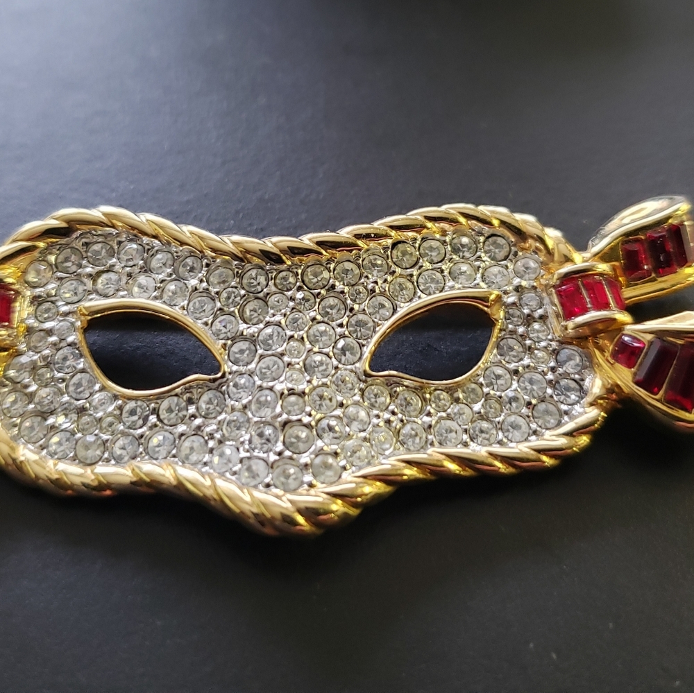 Swarovski rare vintage pavé Mardi gras mask brooch
